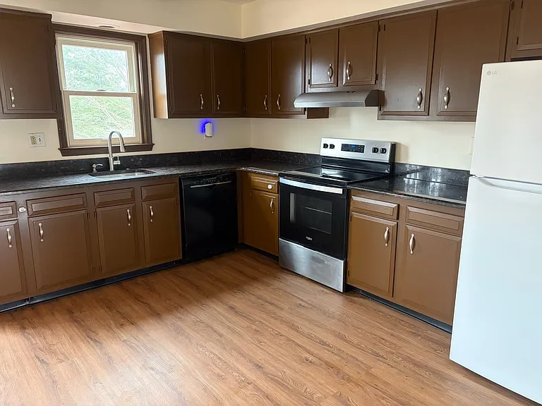 516 Susan Dr — Photo 4