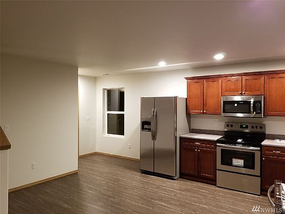 2nd image of 18013 93rd Ave E