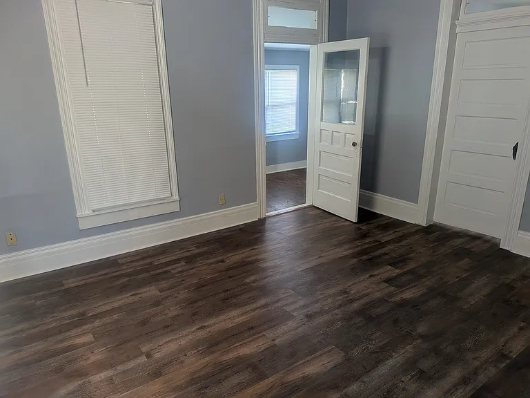 217 W Chestnut St — Photo 6