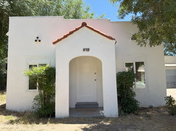 220 W D St #402