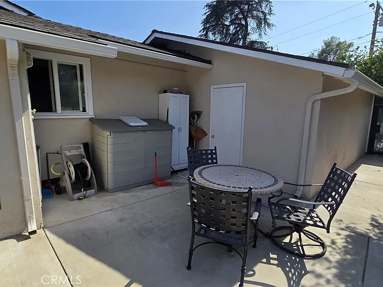 1018 La Presa Dr — Photo 9