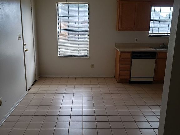 3rd image of 3 Lake Ave