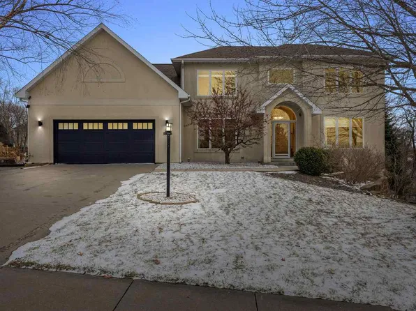 2265 Shropshire Cir, Coralville, IA 52241
