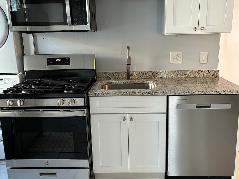 Granite countertops, gas stove, microwave and dishwasher