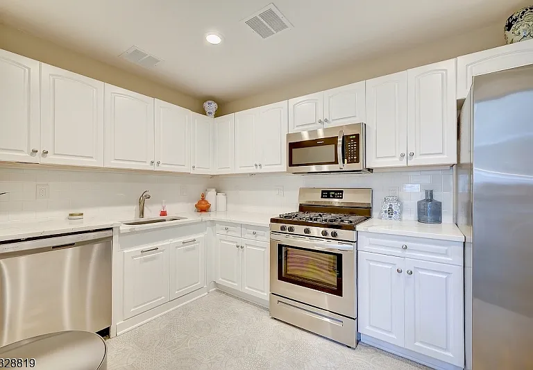 103 Crown Ct — Photo 35