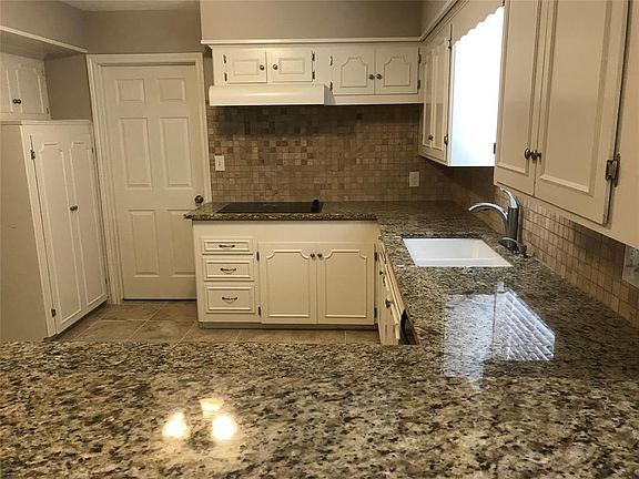 4th image of 1007 Woodfield Ln
