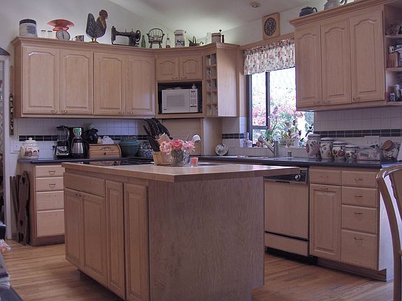 Upgraded Kitchen with Integrated Appliances