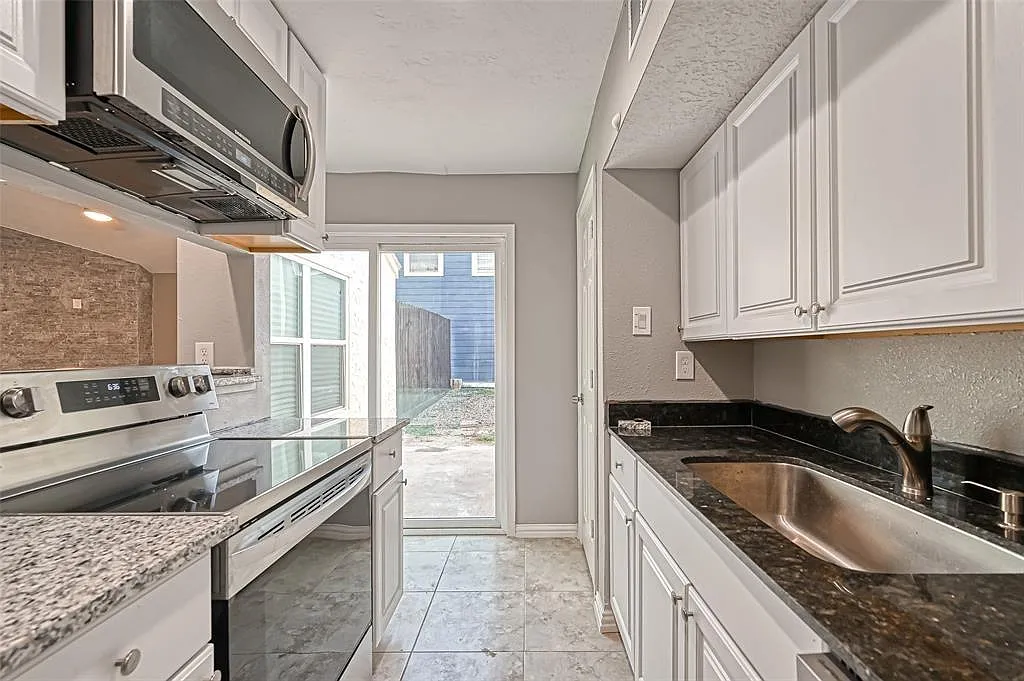 3 bed, 2.5 bath, 1350 sqft, $1,750 — Photo 1
