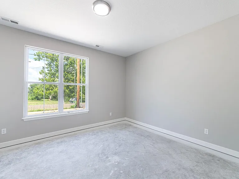 200 W Green Meadows Rd — Photo 7