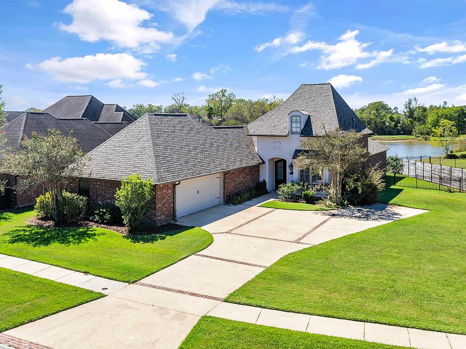 1st image of 18559 Lake Harbor Ln