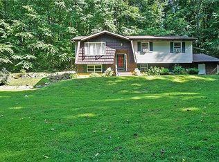 7975 Salem Bible Church Rd, Macungie, PA 18062