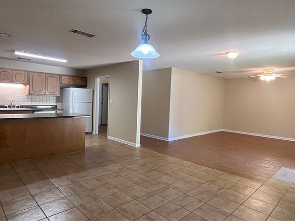 2nd image of 129 Edgelake Dr #B