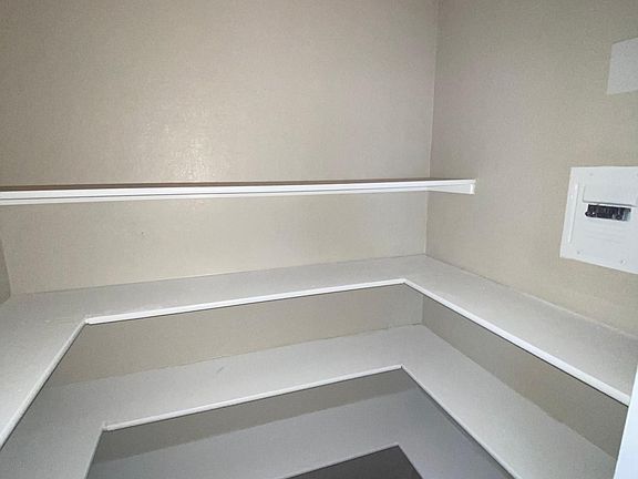 4th image of 4021 Fort Blvd #1