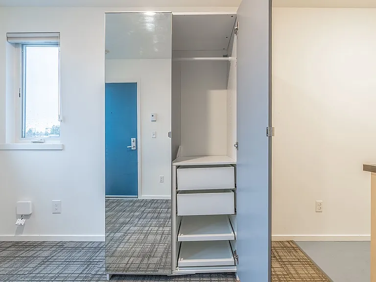 2418 Ballard Apartments — Photo 20