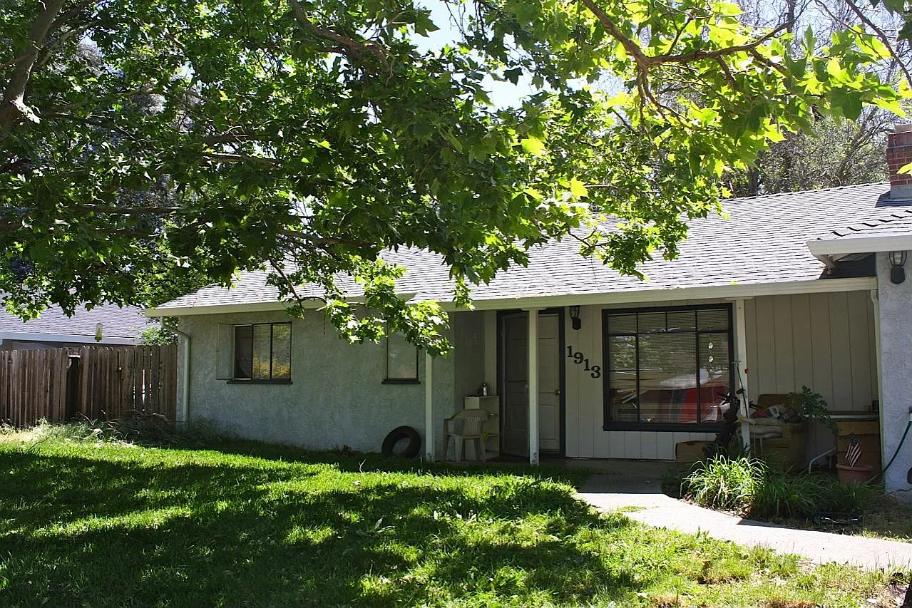 1913 Elinora Dr photo 1