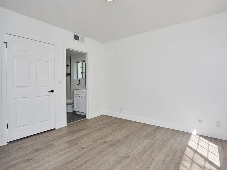 381 Waldo Ave — Photo 13