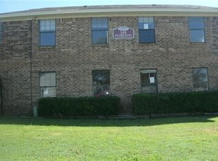 105 Pemberton Dr, White Settlement, TX 76108