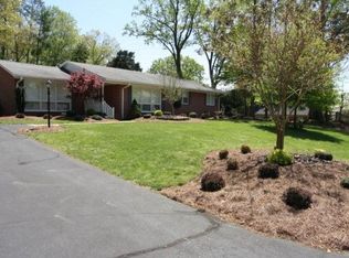 1011 Valient Ln, Martinsville, VA 24112