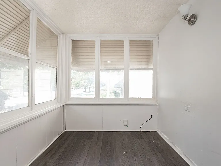 1555 E 193rd St — Photo 5