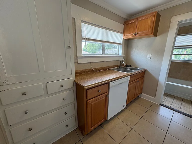 sink, storage and diswasher