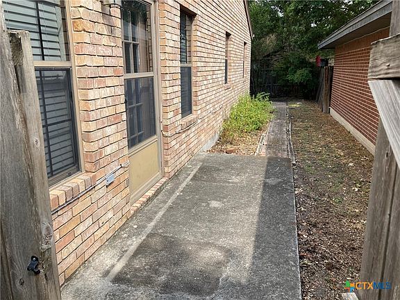 3rd image of 714 Briarbend Dr
