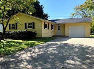 1210 Townley Dr, Bloomington, IL 61704