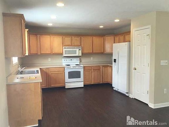 5th image of 75 Thornhill Dr