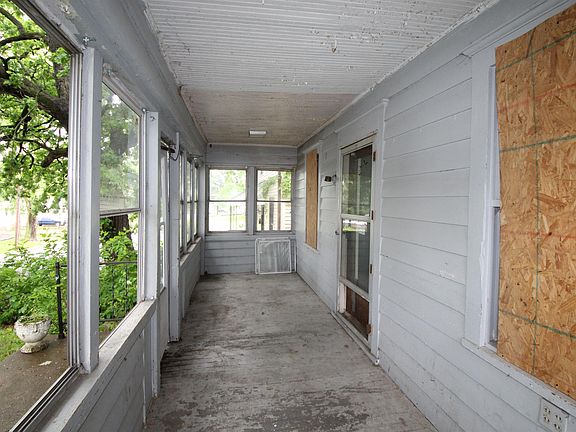 3rd image of 2407 N Flora Ave