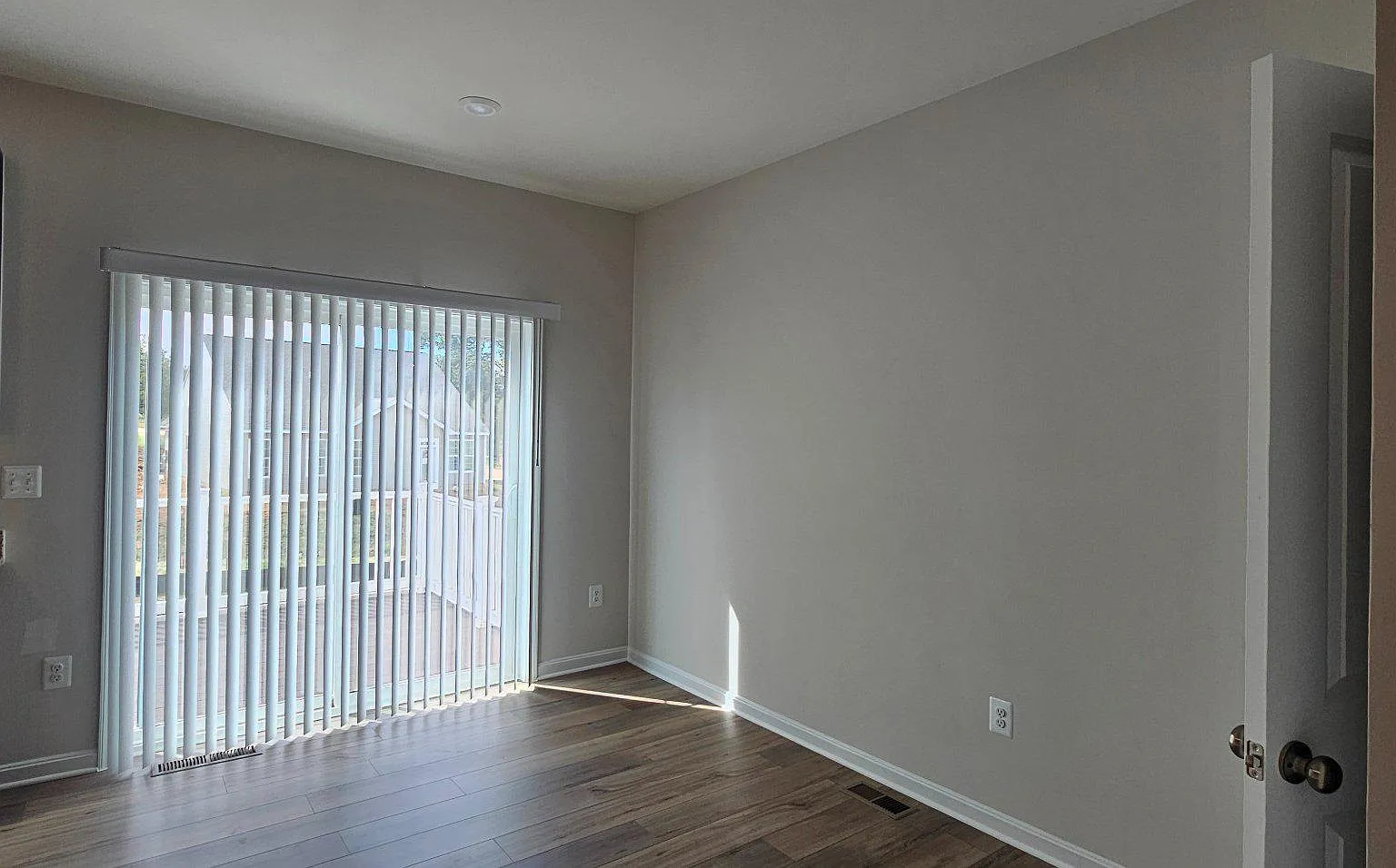 4 bed, 3.5 bath, 2097 sqft, $2,375 — Photo 4