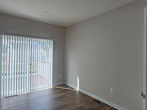 4th image of 18 Telluride Way