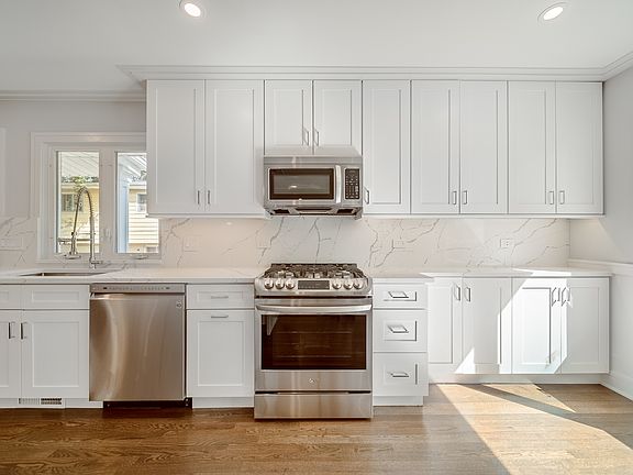 3rd image of 1424 N Highland Ave