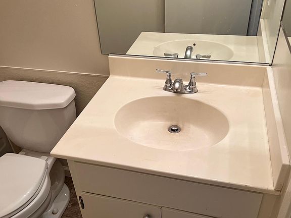 5th image of 633 Stewart St #18