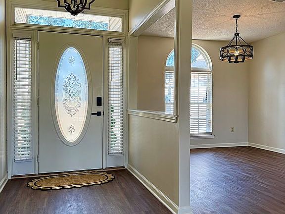 Entry & Formal dining 