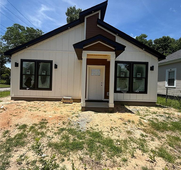 1st image of 207 Brissey St