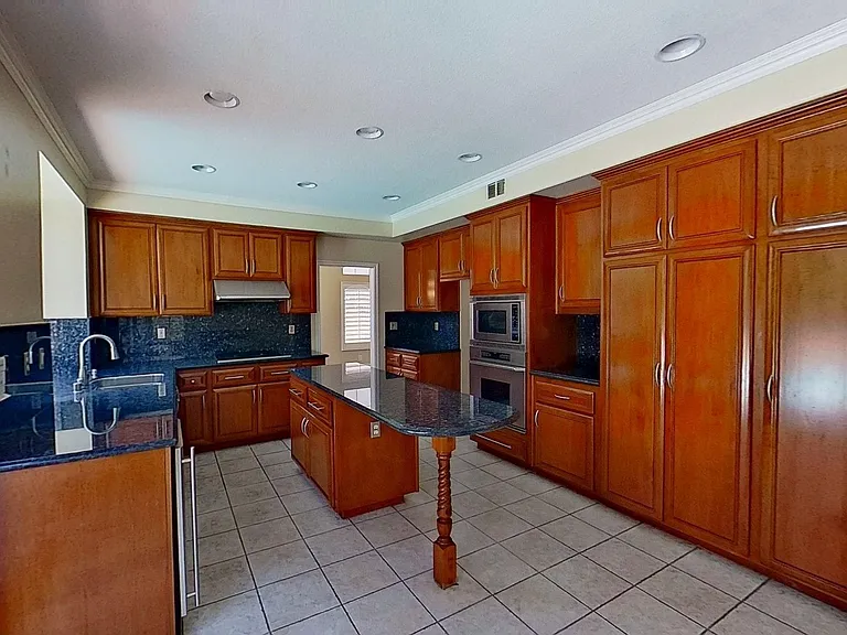 4749 E Bradford Ave — Photo 12