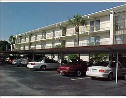 3rd image of 225 Country Club Dr APT B220