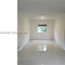 1029 SW 11th Ave — Photo 3