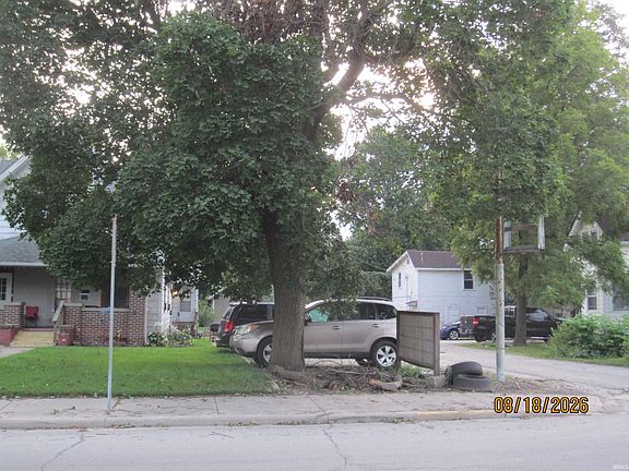 5th image of 413-423 N Washington St