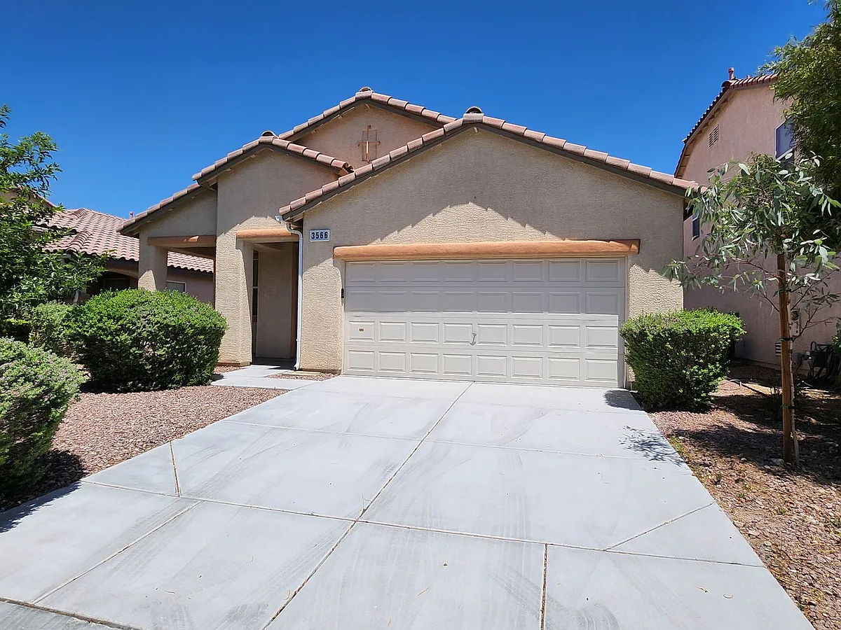 Building Photo - 3566 Famiglia Dr