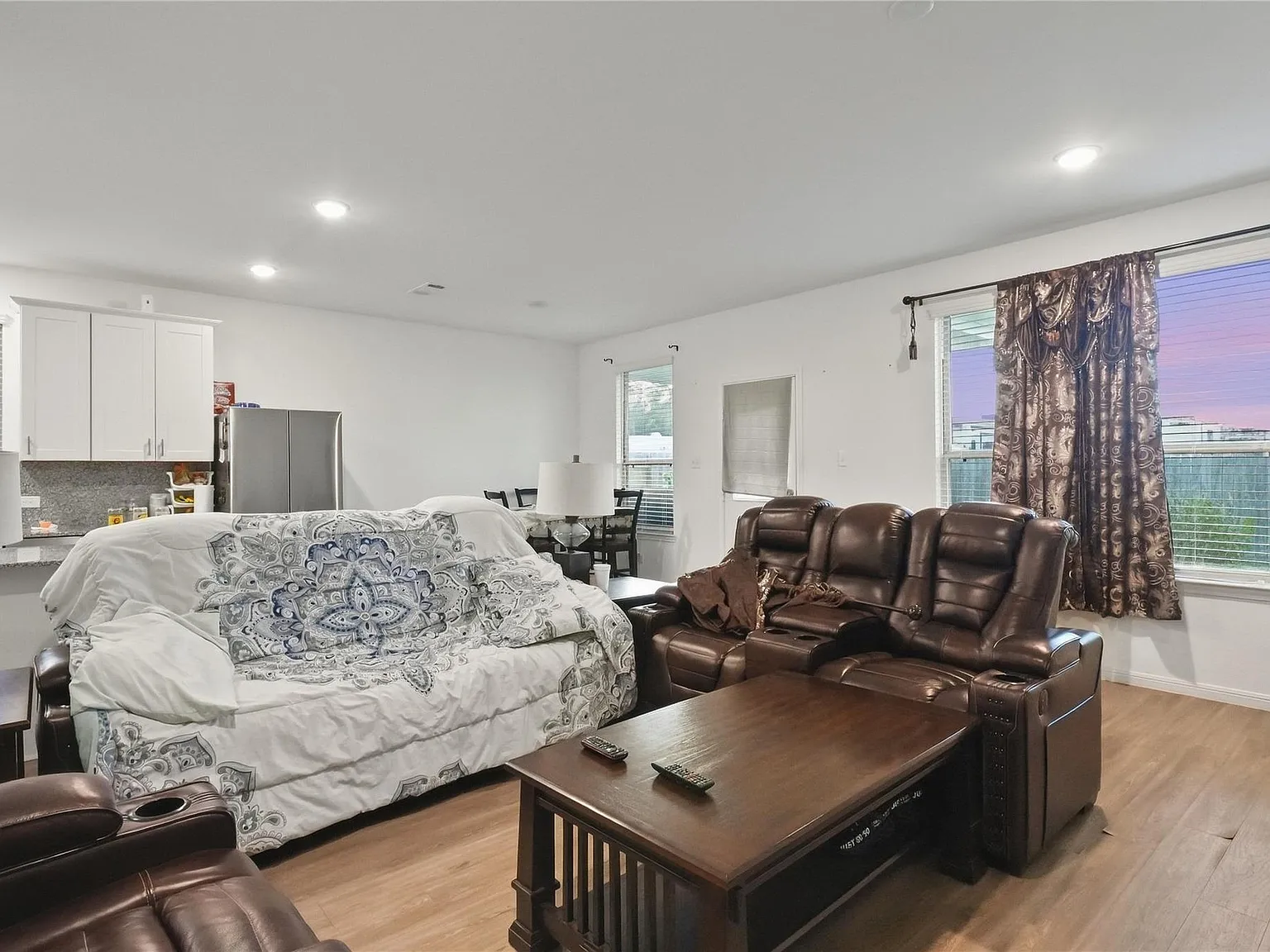 3 bed, 2.5 bath, 1415 sqft, $2,300 — Photo 4