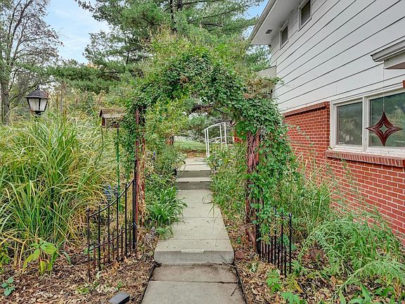 3rd image of 3005 S 47th St