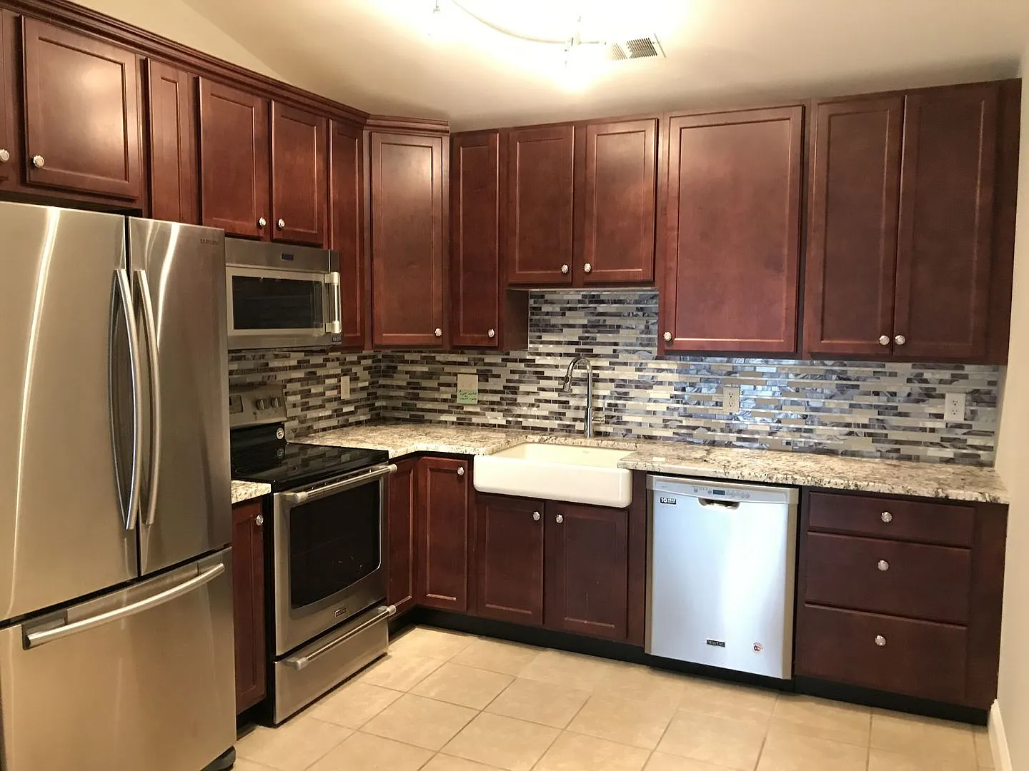 Gorgeous Renovated Condo in Creve Coeur Crossing — Photo 3