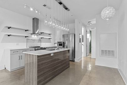 4th image of 510 All Saints St #304