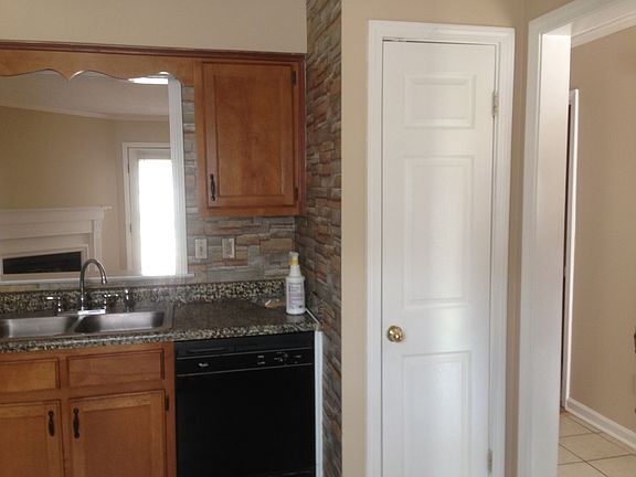 4th image of 8074 Creekwood Cir W