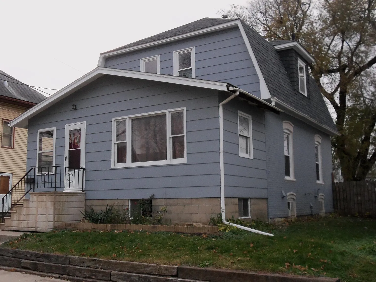 3 bed, 1.5 bath, 1388 sqft, $1,100 — Photo 1