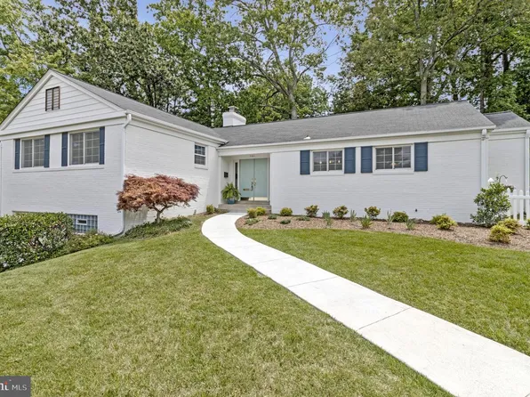 7411 Wyndale Ln, Chevy Chase, MD 20815