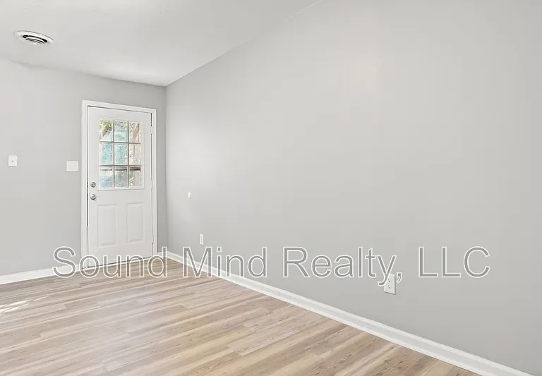 1401 Sportsman Trl — Photo 3