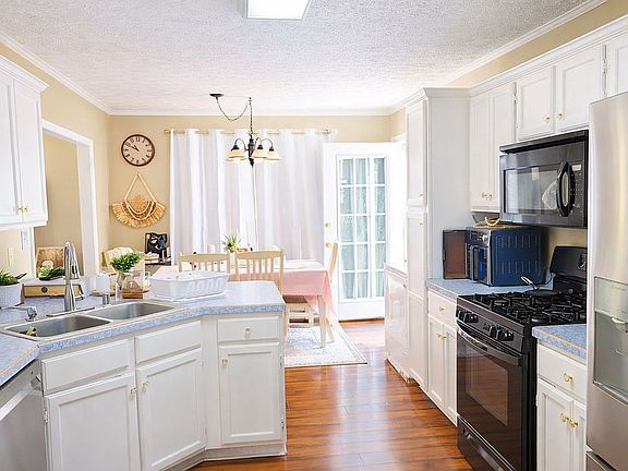 4th image of 114 River Wye Dr