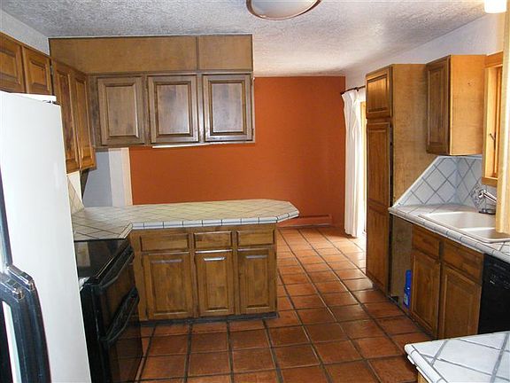 3rd image of 3463 Urban St
