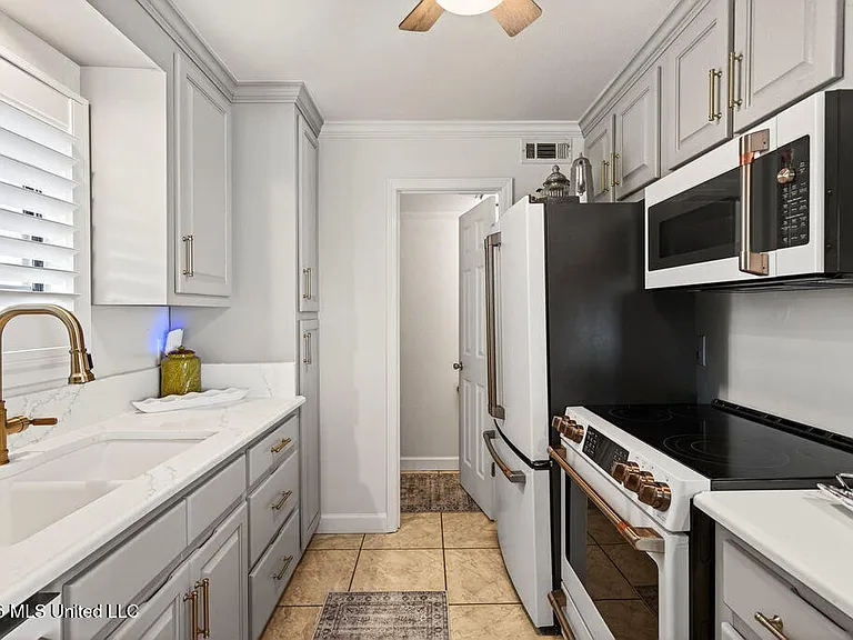 255 E Scenic Dr #G — Photo 20